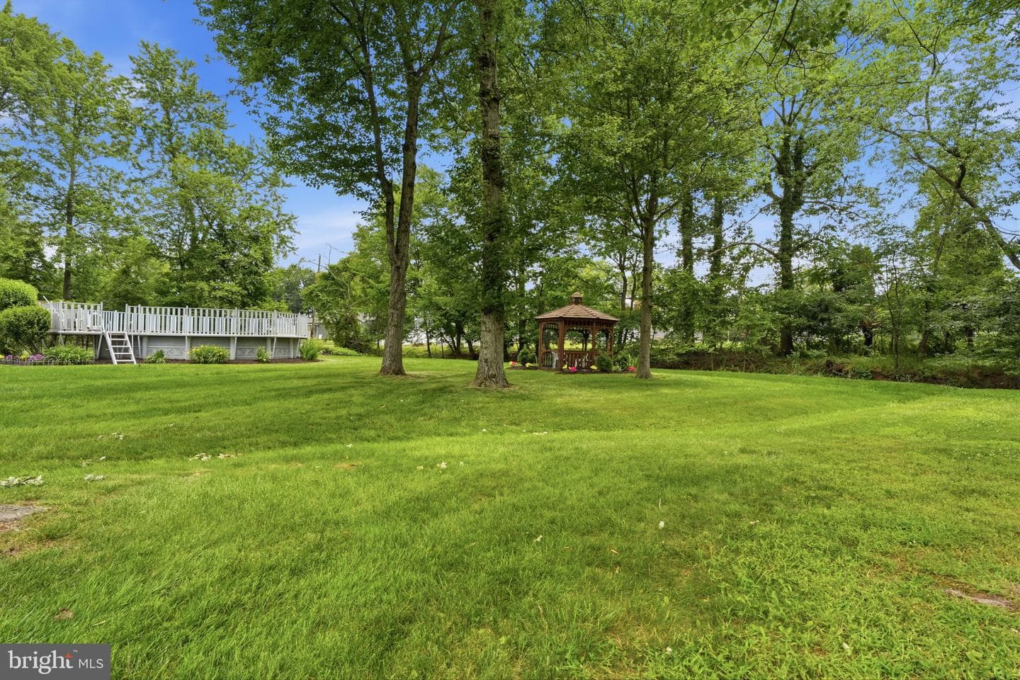 688 Fairfield Drive photo 39