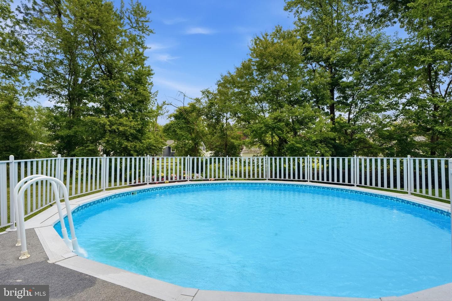 688 Fairfield Drive photo 41