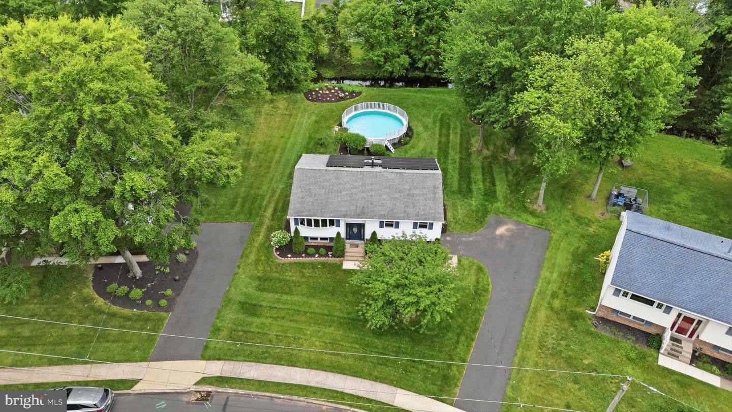 688 Fairfield Drive photo 44