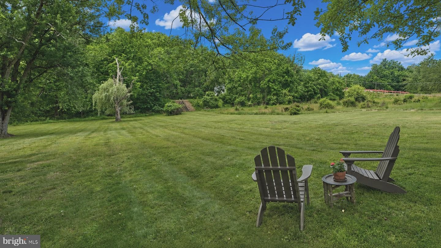 1490 River Road photo 3