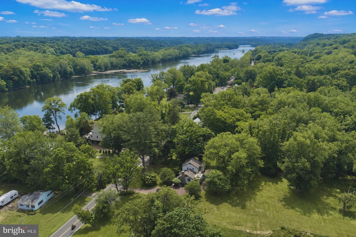 1490 River Road photo 4