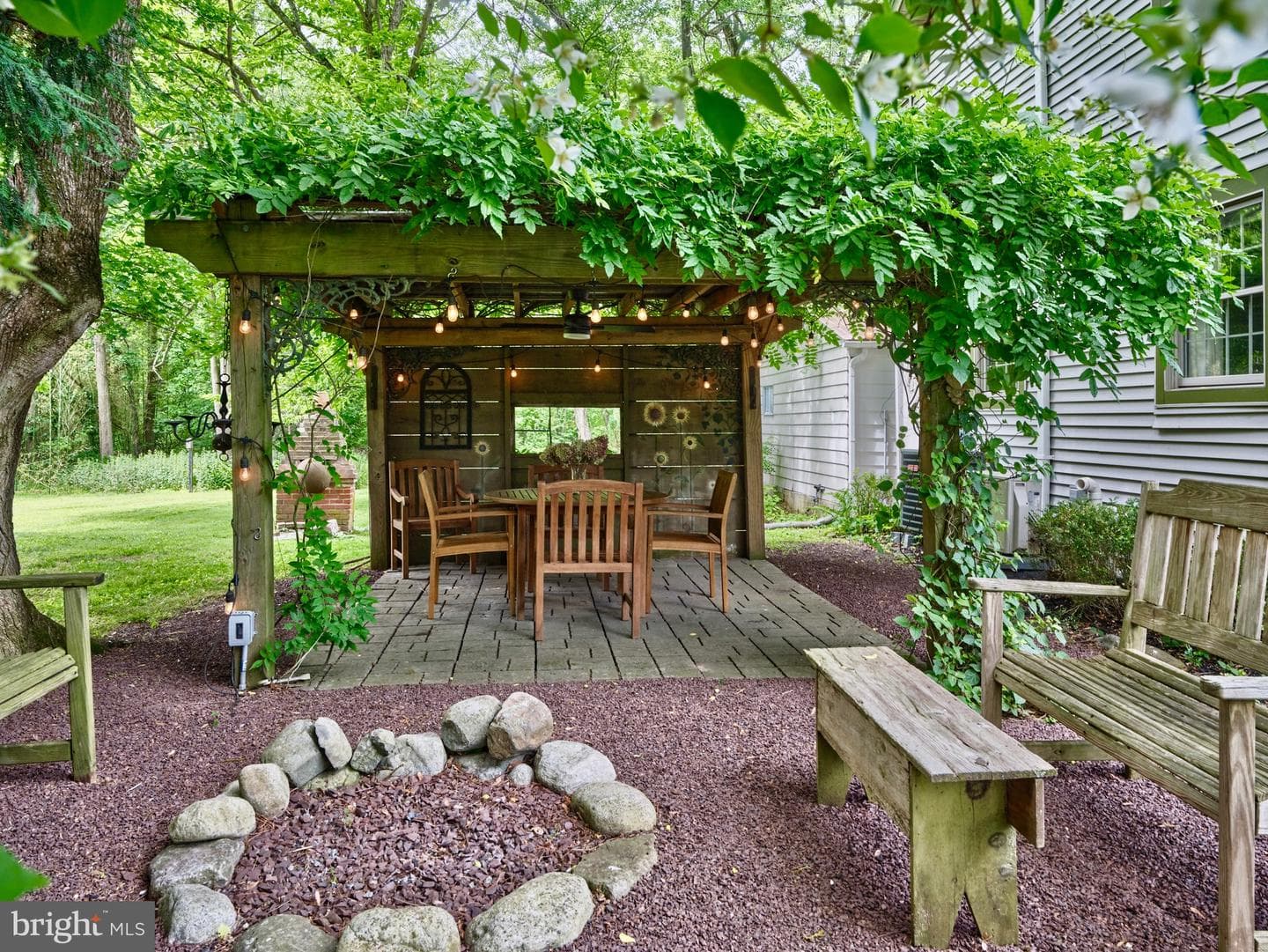 1490 River Road photo 5