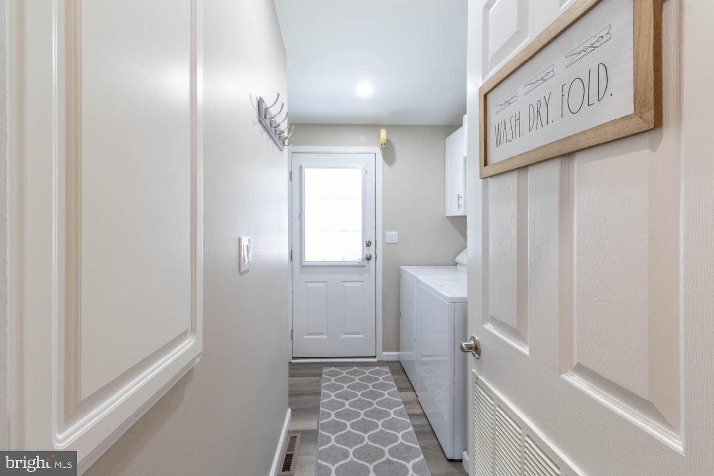559 Spring Meadow Circle photo 15