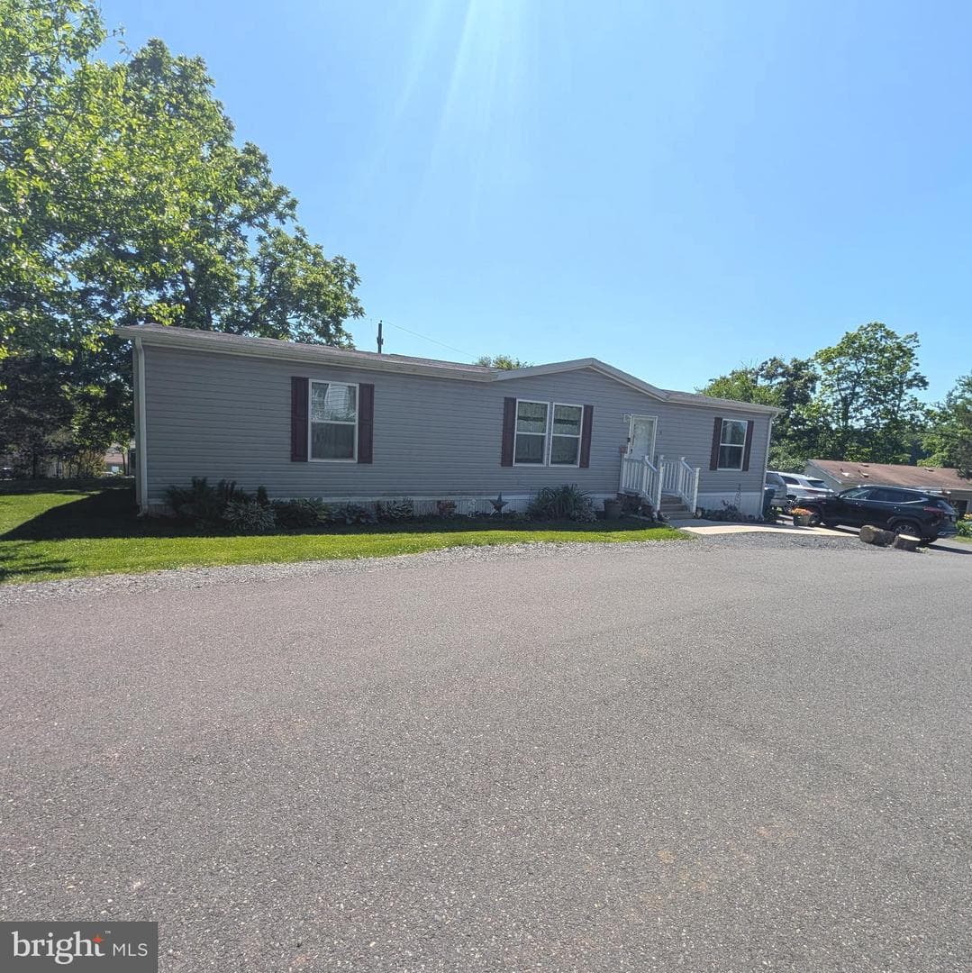 18 Woodedge Drive photo 3