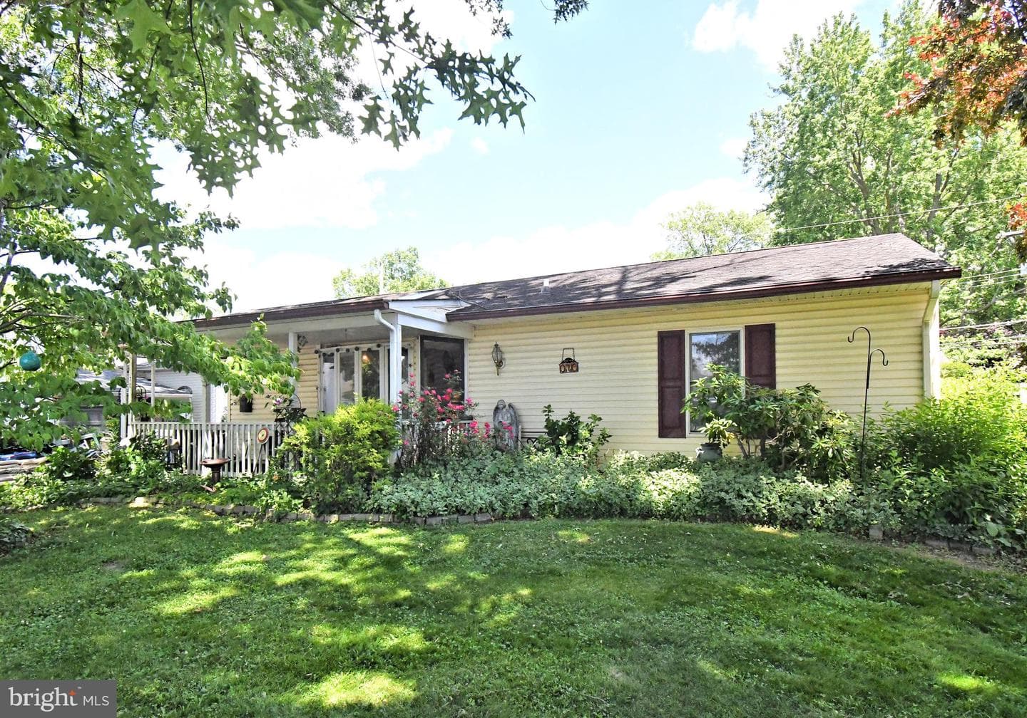 70 Tall Pine Lane, Levittown