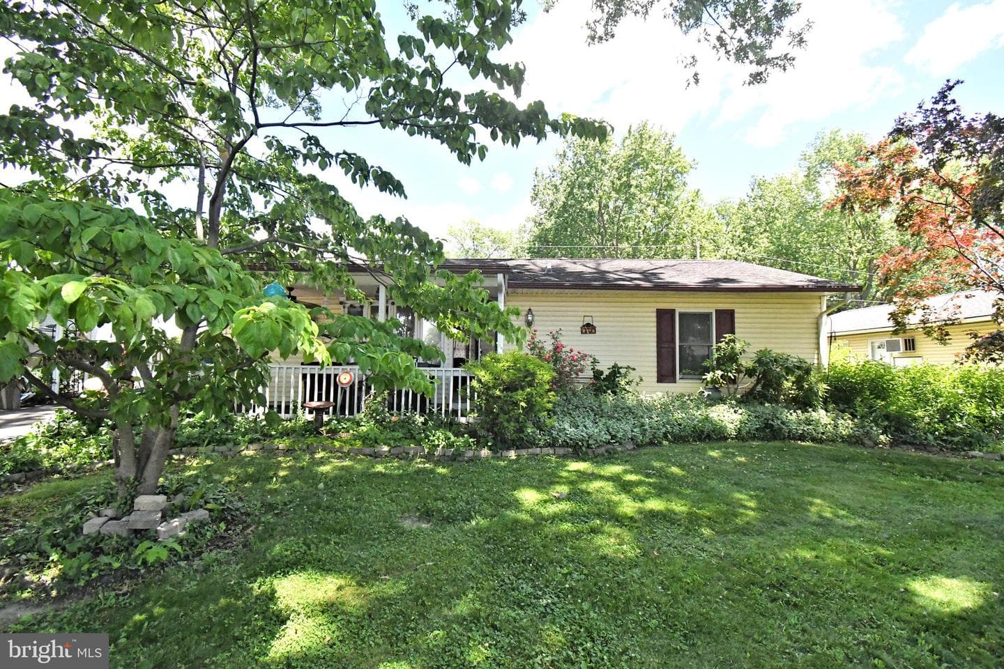 70 Tall Pine Lane, Levittown