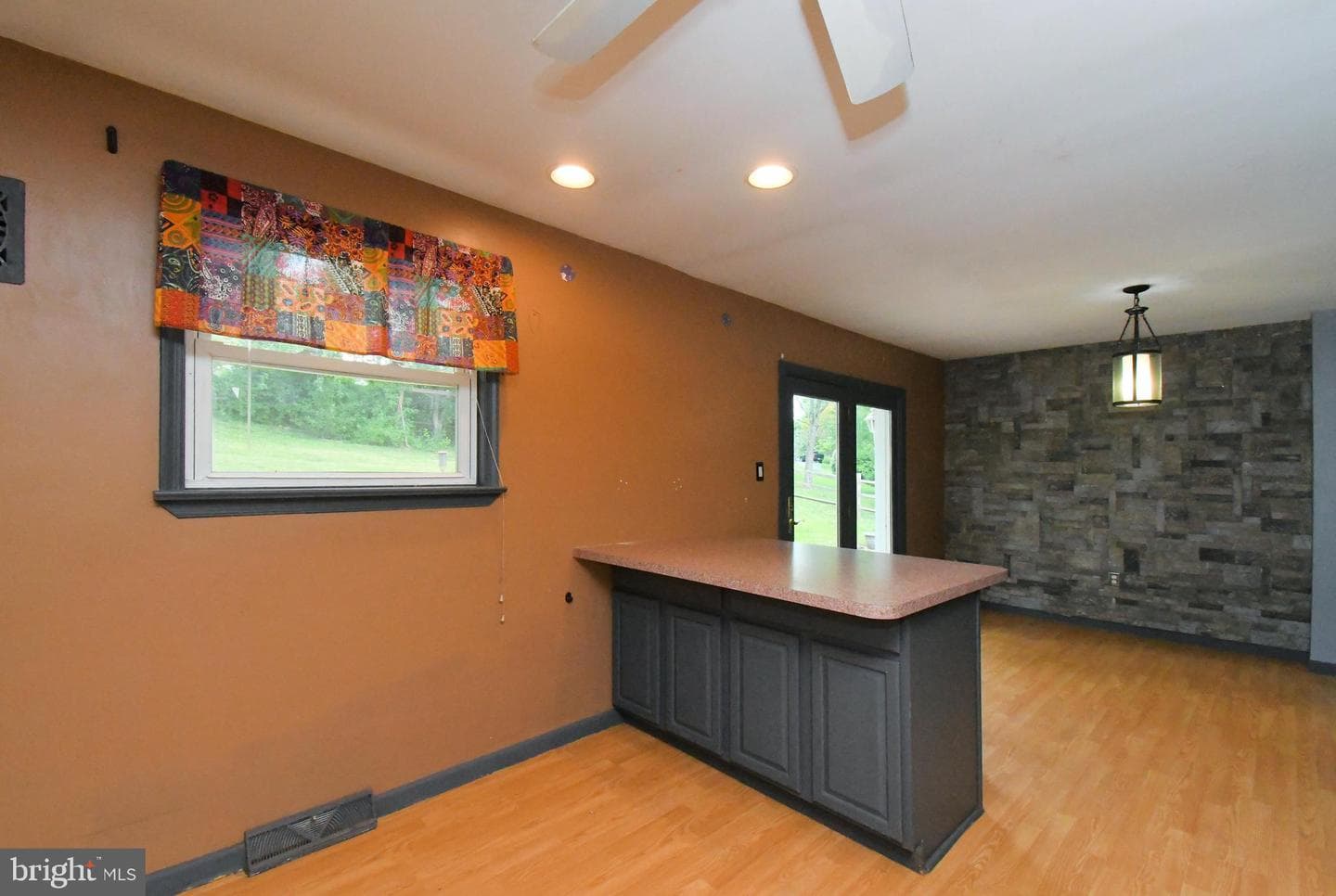 87 Hellberg Avenue photo 8