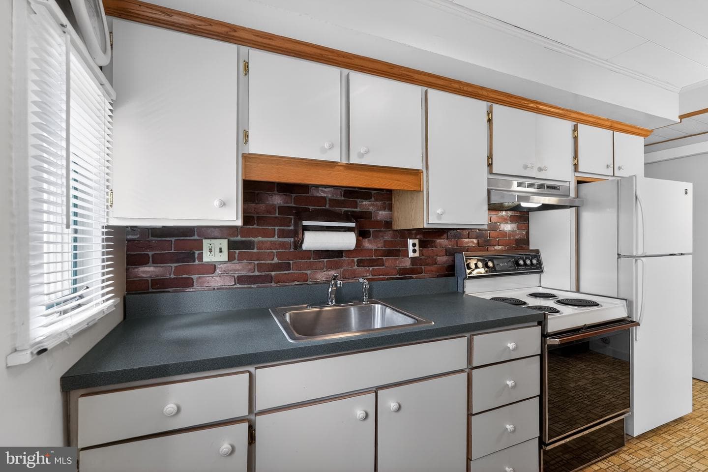 235 Madison Street photo 9