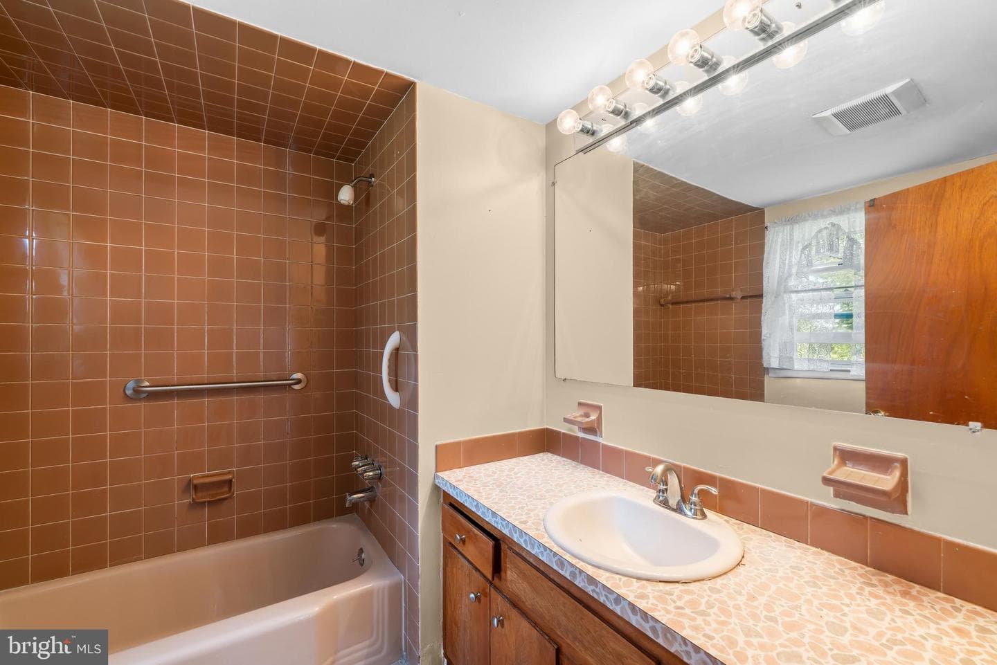 340 Hampton Drive photo 15