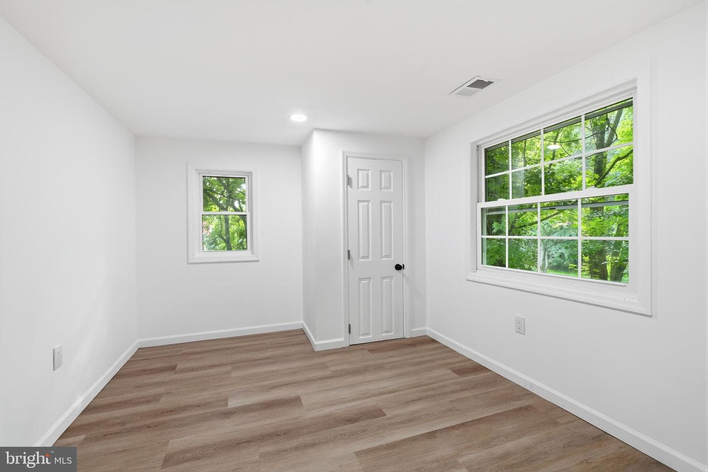 227 W Ferry Road photo 31