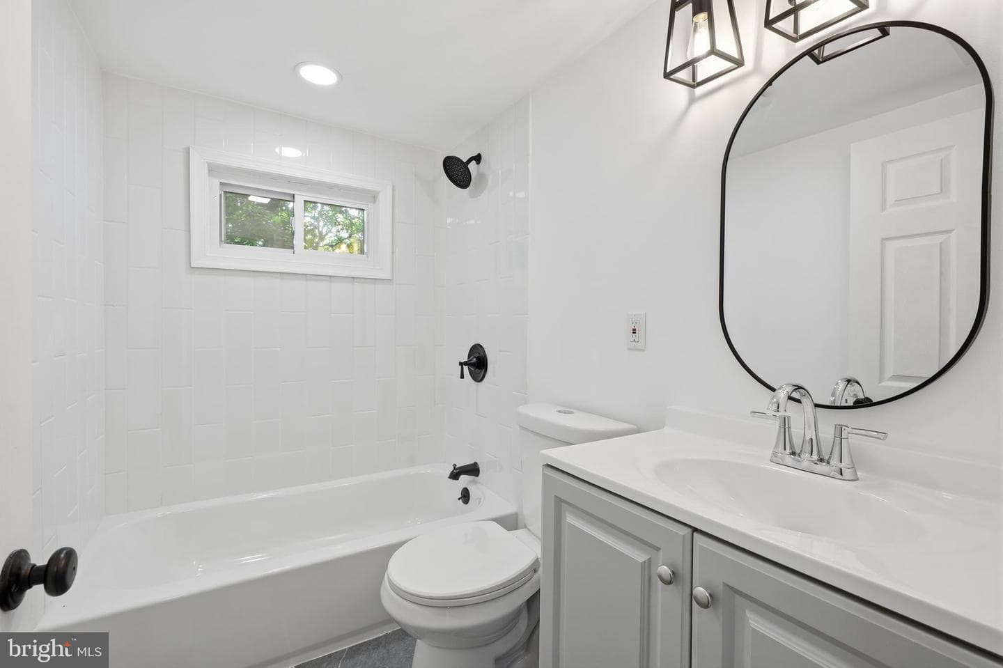 227 W Ferry Road photo 32