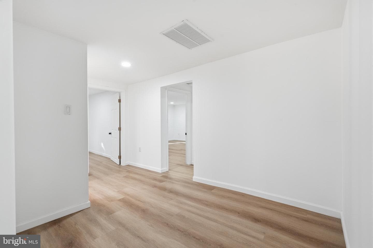 227 W Ferry Road photo 35
