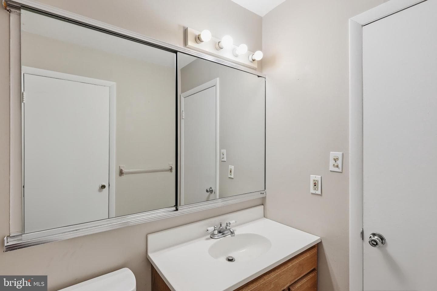 175 Monroe Court photo 14