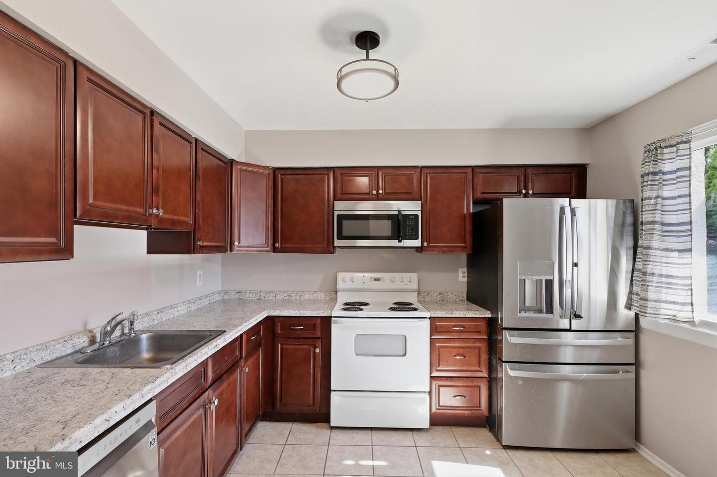 175 Monroe Court photo 4