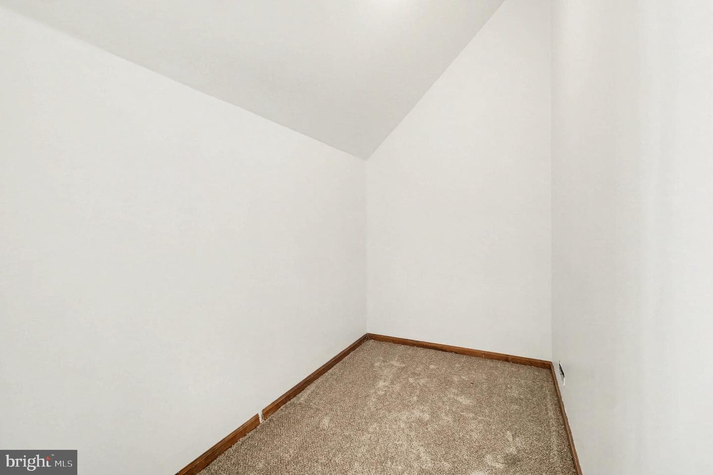 4667 N River Drive photo 31