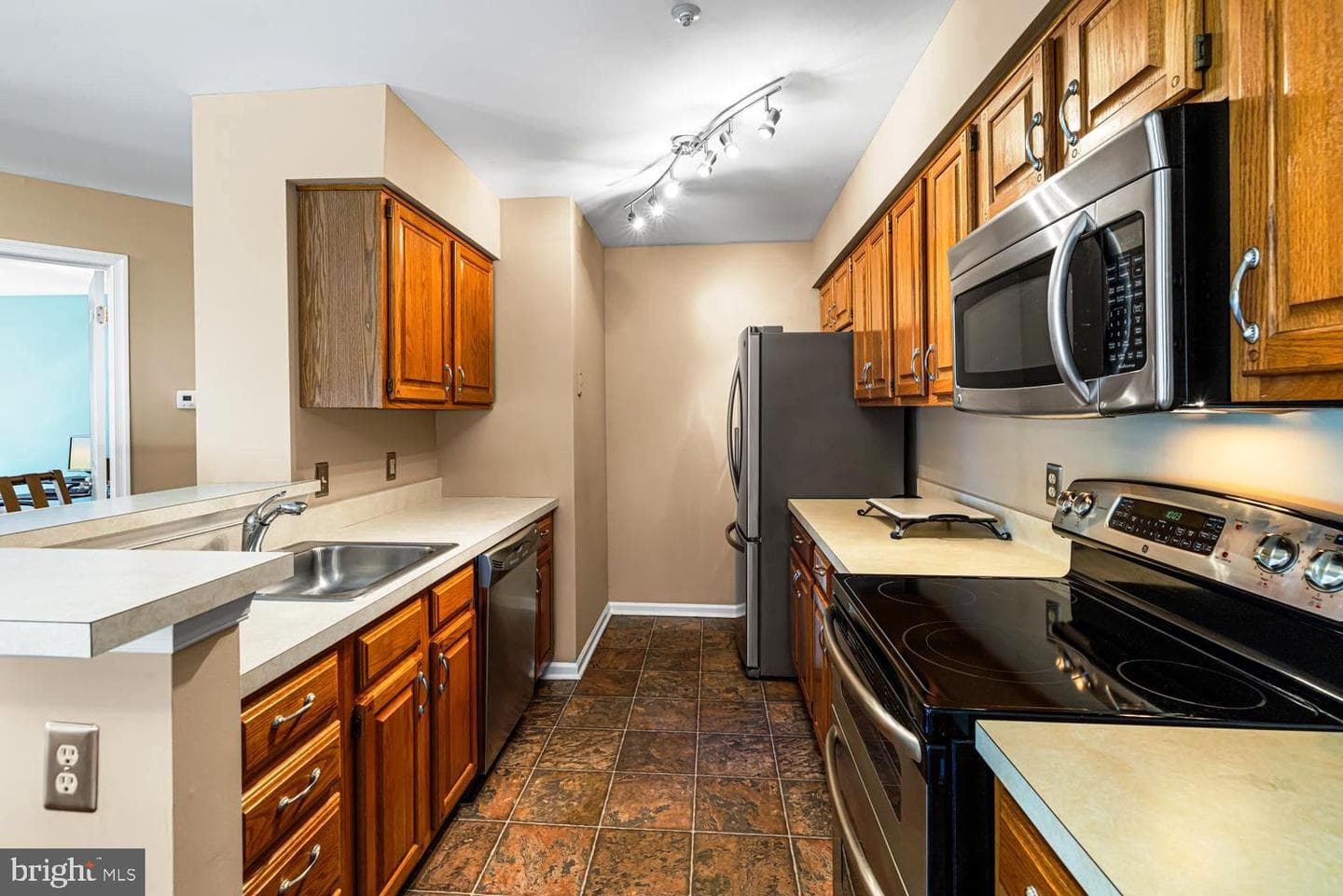 306 Remington Court photo 9