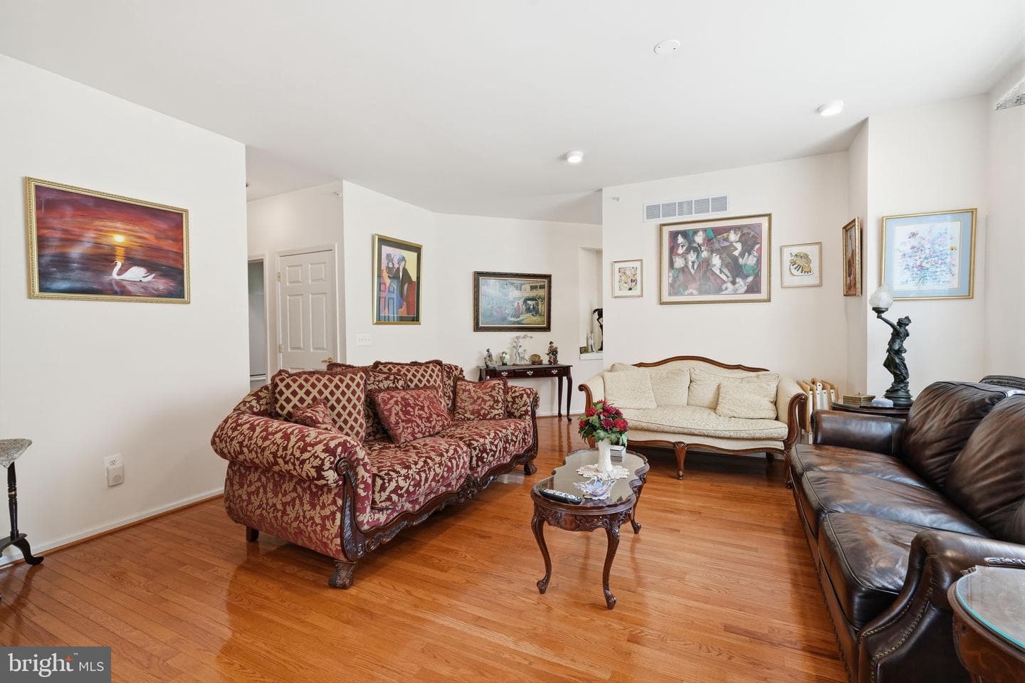 301 Eaton Court #20 photo 14