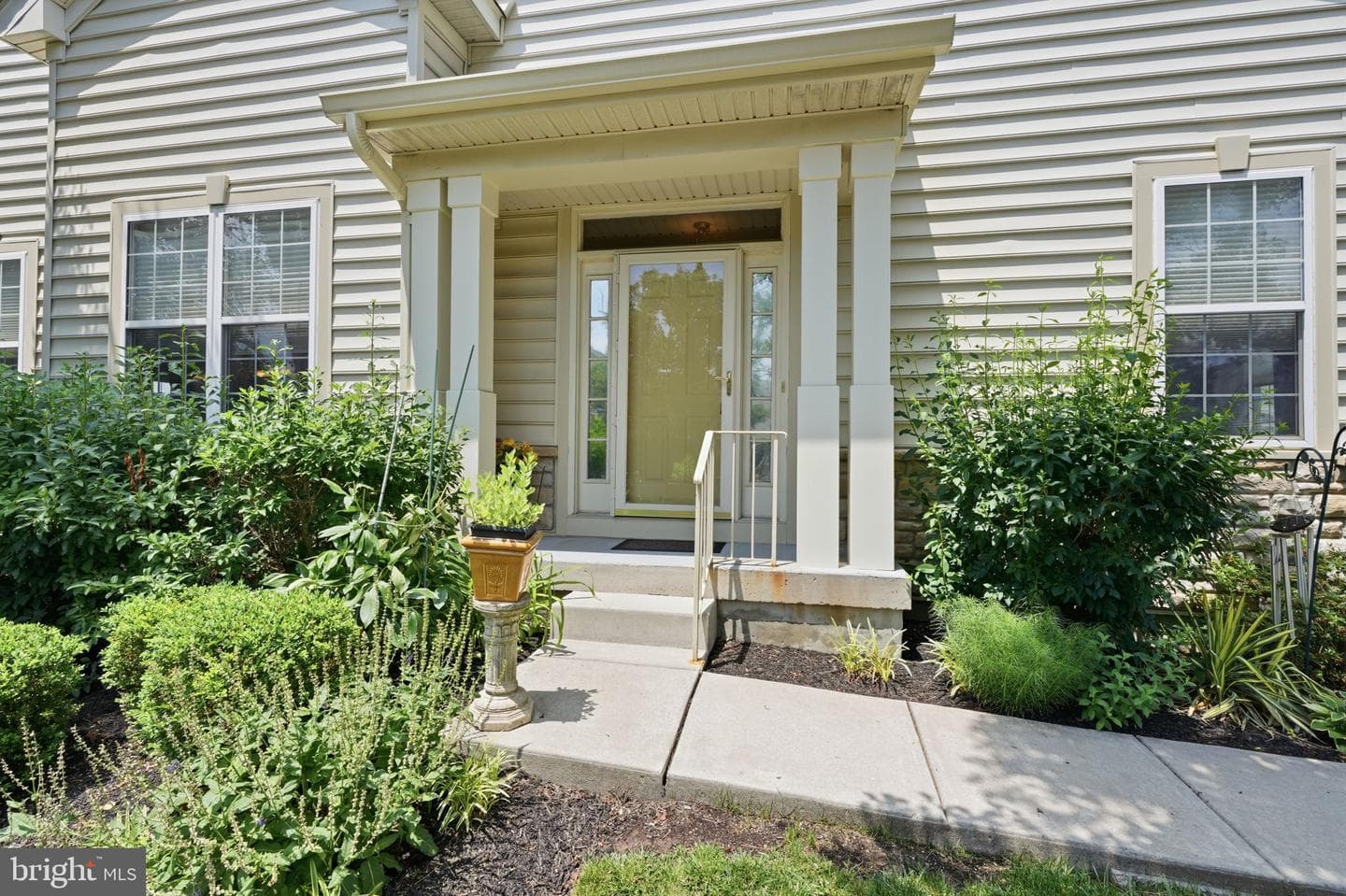 301 Eaton Court #20 photo 3