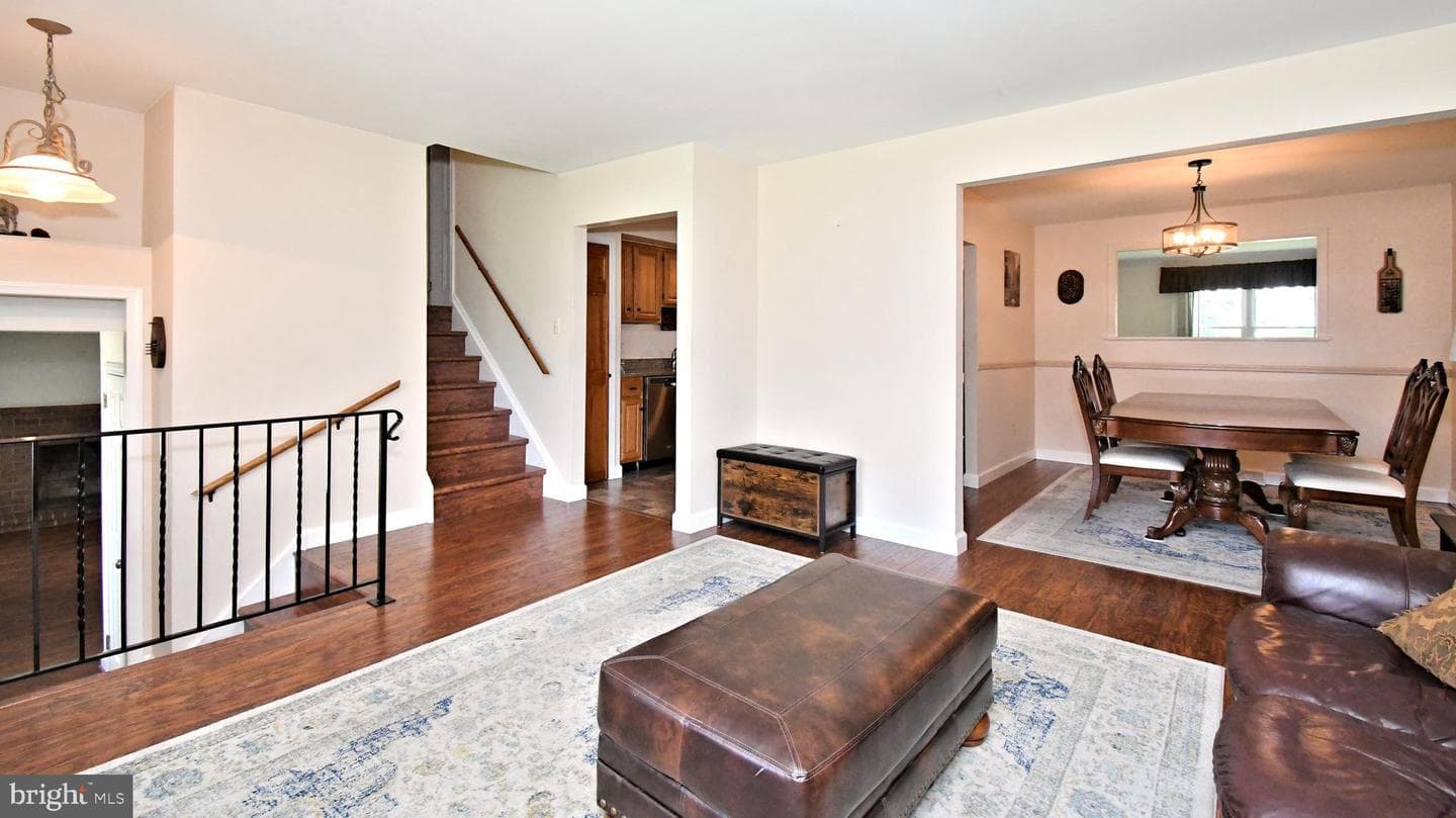 1443 Hampton Lane photo 4