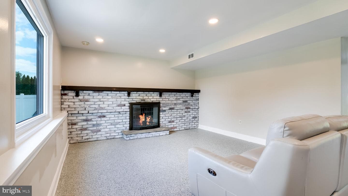 106 Cedarbrook Drive photo 10