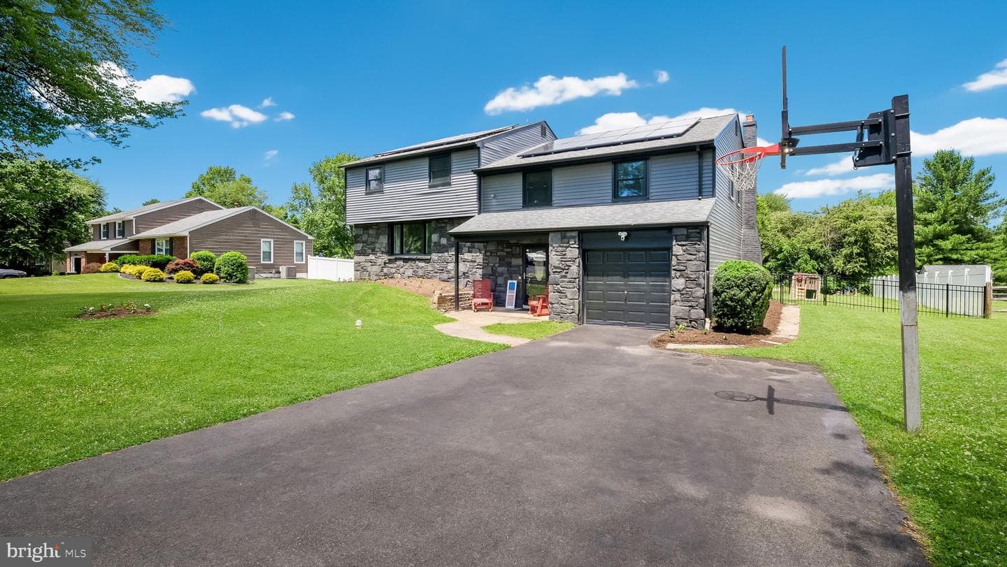 106 Cedarbrook Drive, Southampton