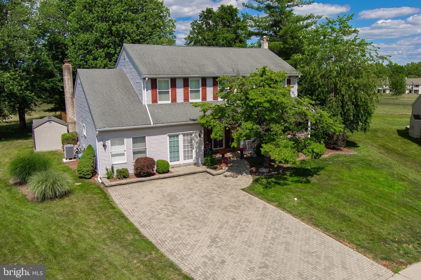 487 Cambridge Lane photo 3