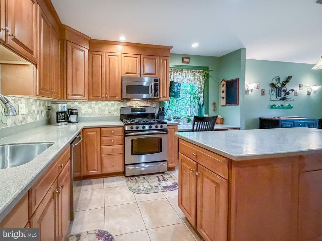 735 Ross Drive photo 3