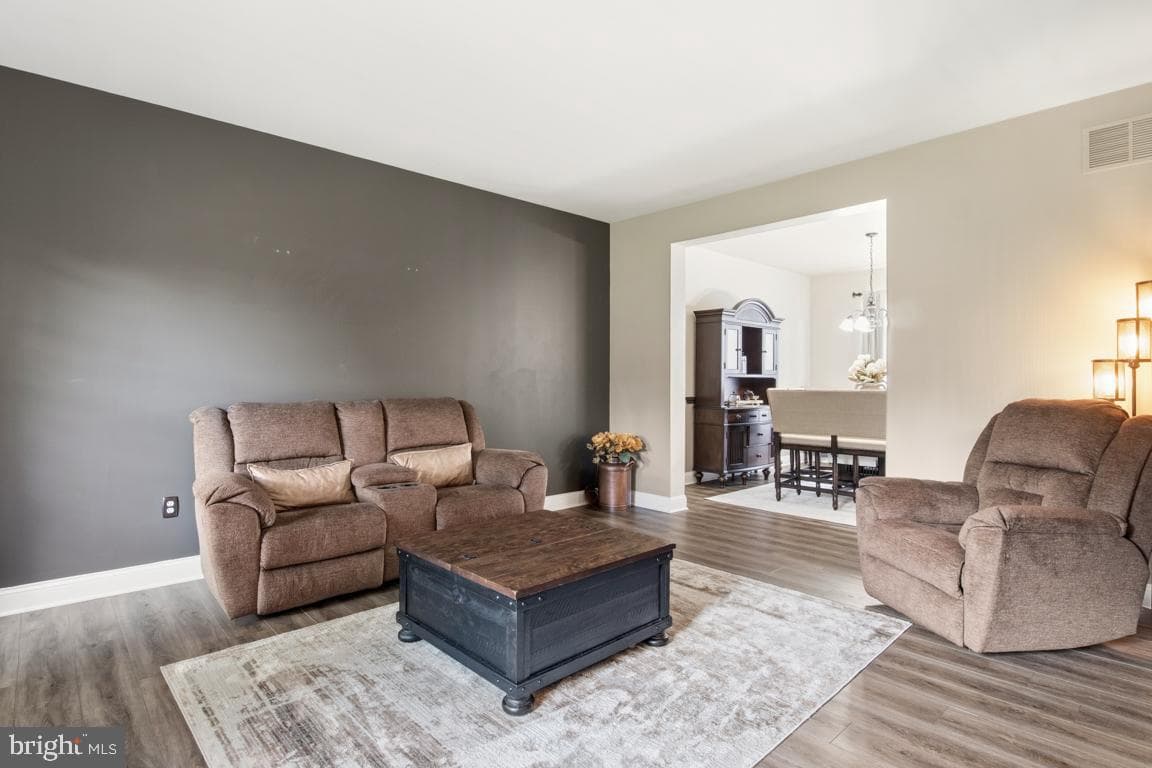 225 Tollgate Road photo 5