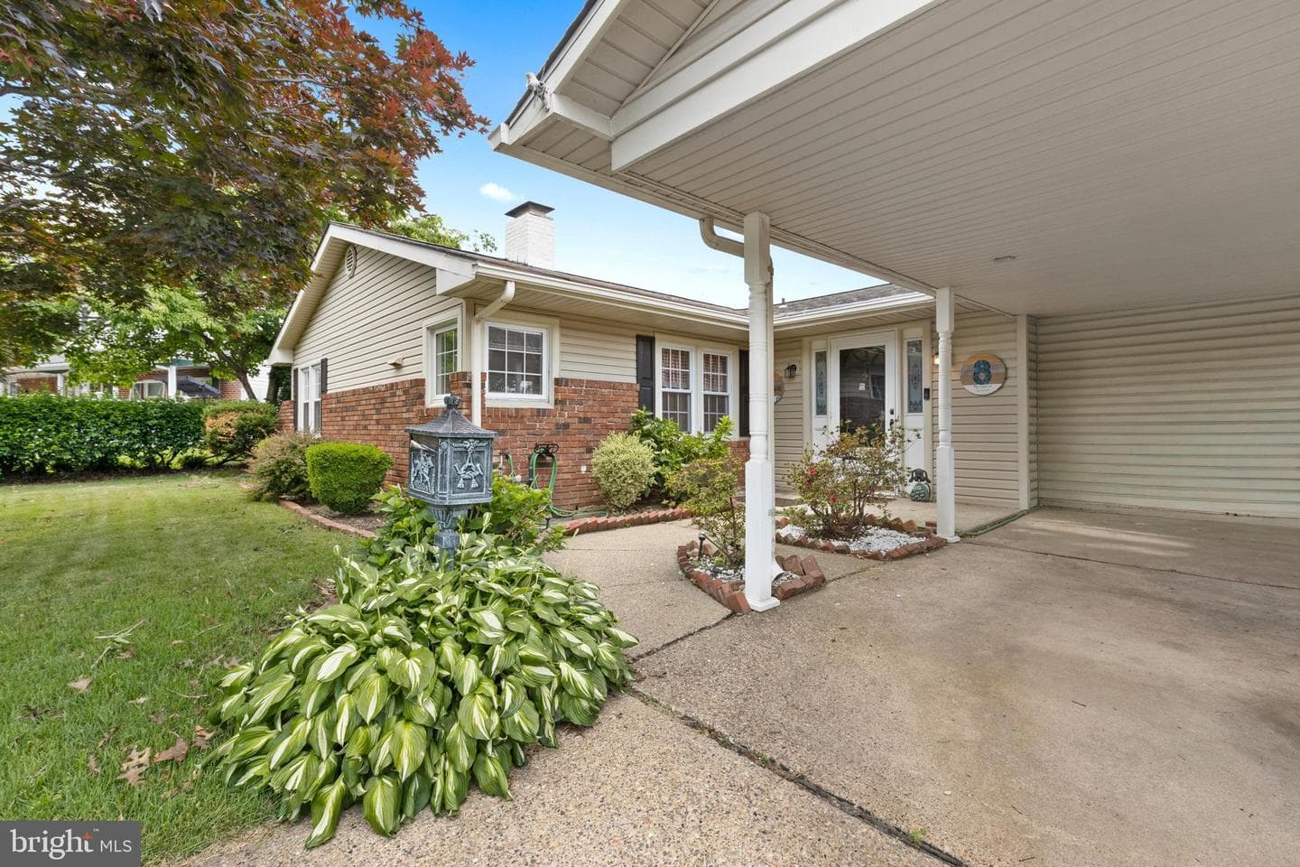 8 Marigold Circle, Levittown