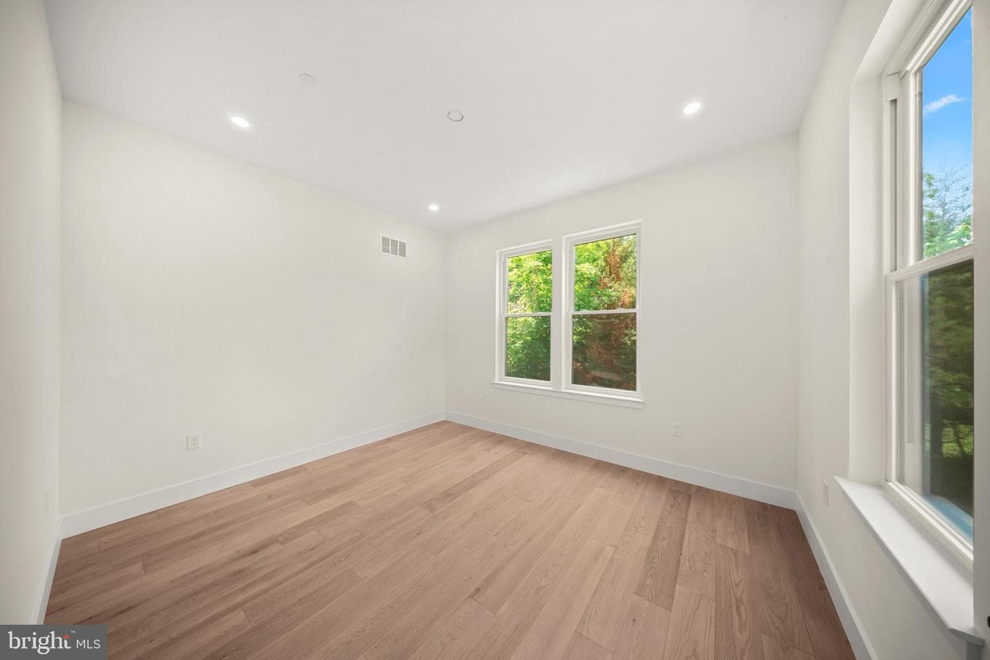 2947 Bridge Street photo 22