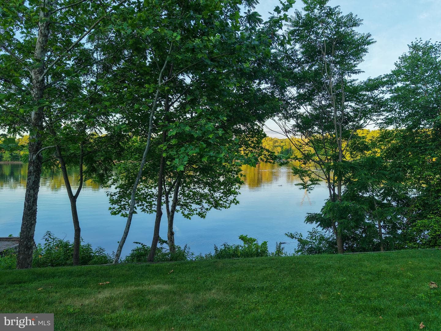 2462 N River Road photo 23