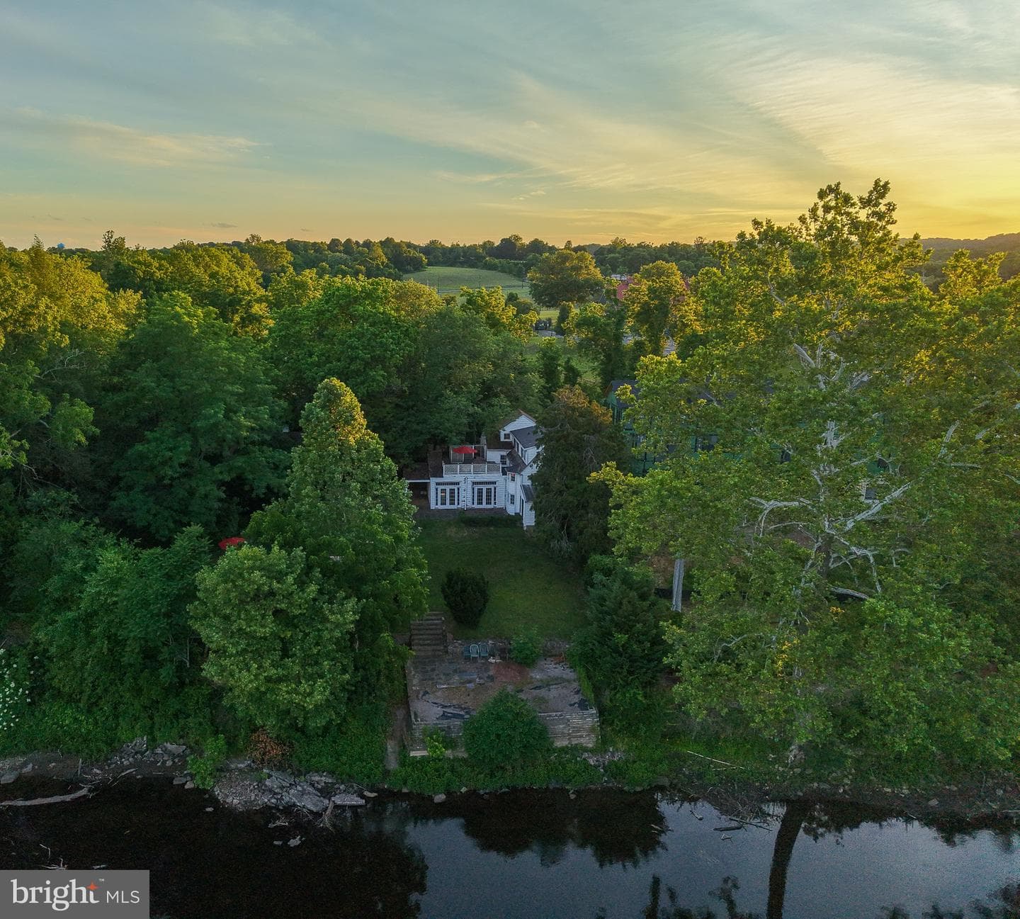 2462 N River Road photo 29