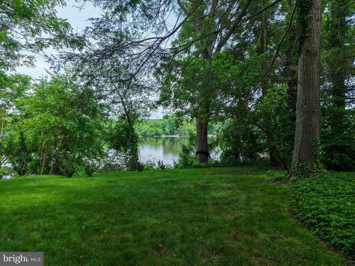 2462 N River Road photo 31