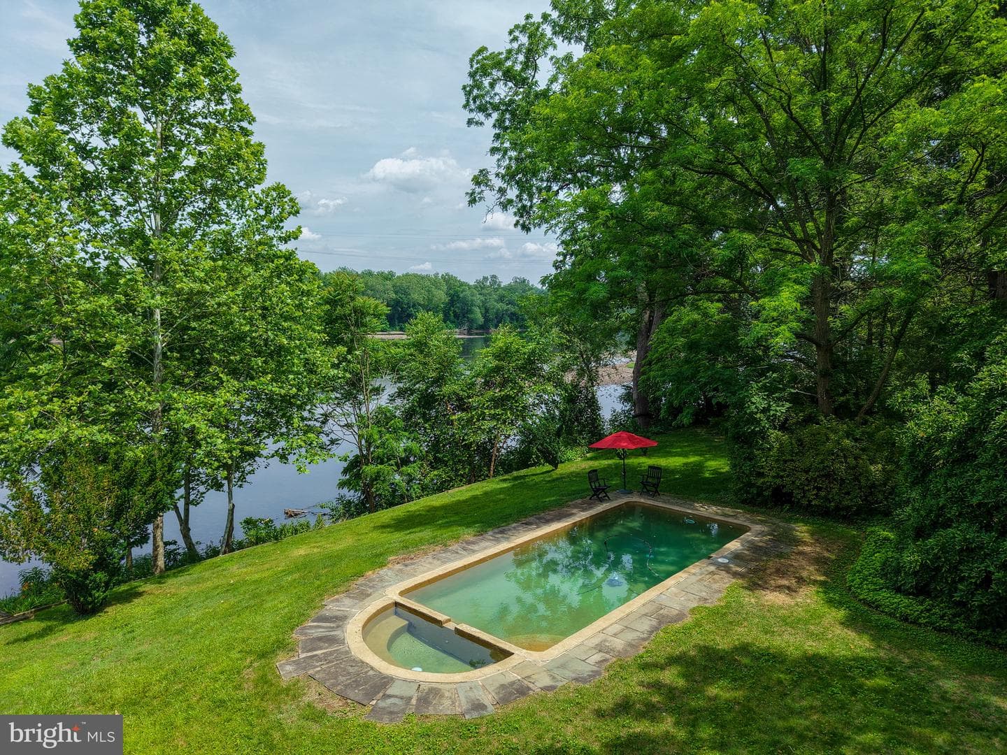 2462 N River Road photo 32