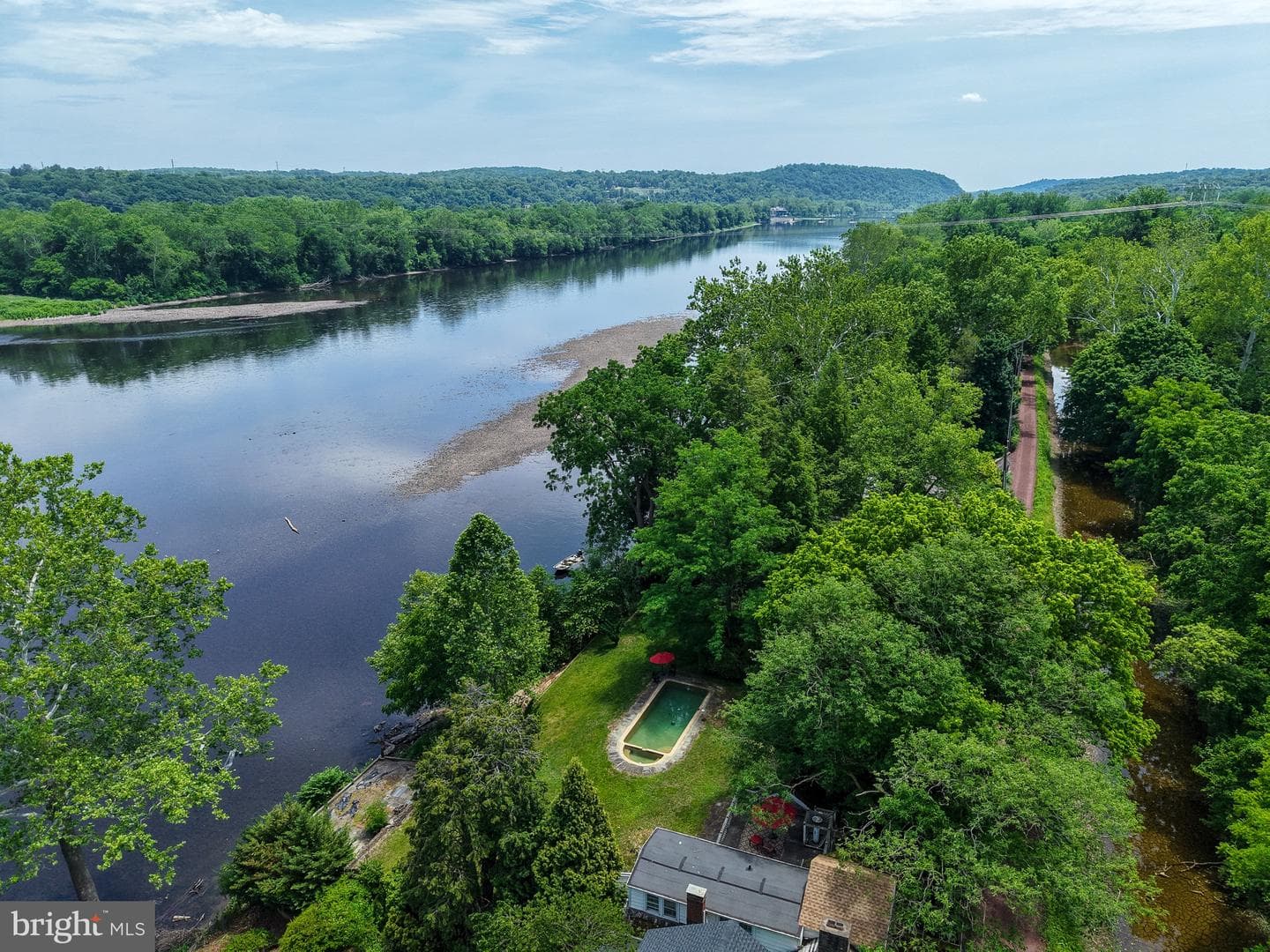2462 N River Road photo 34
