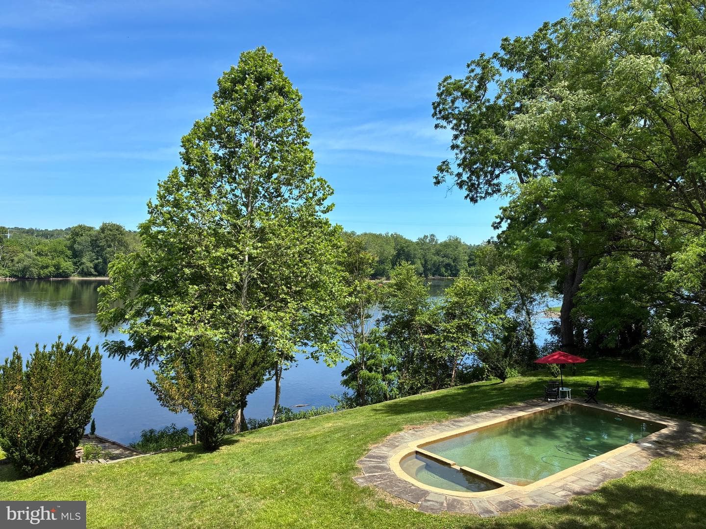 2462 N River Road photo 4