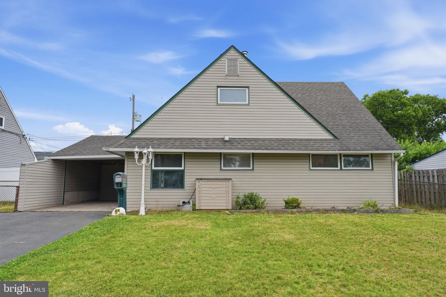 55 Nature Lane, Levittown
