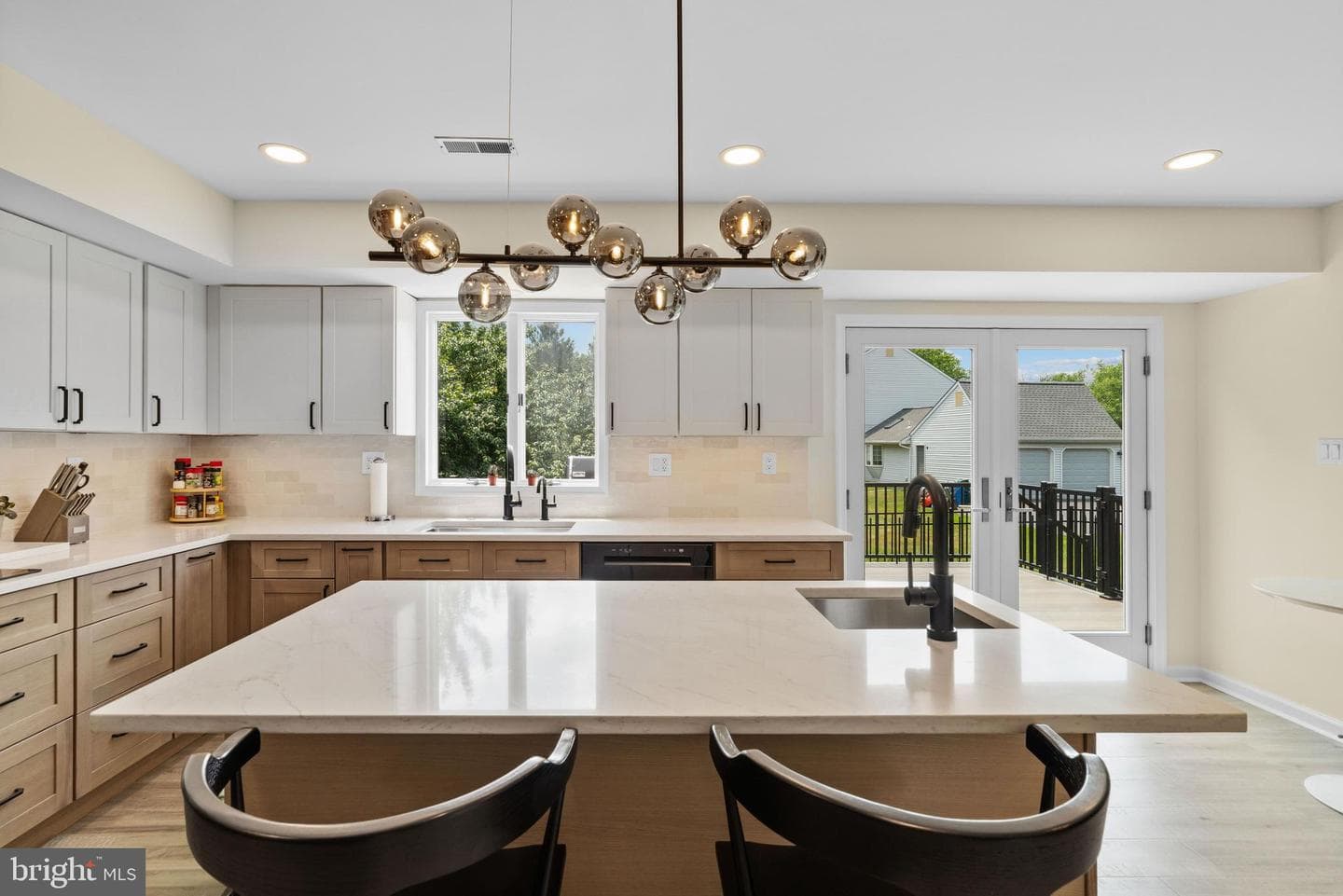1400 Buck Hill Drive, Southampton