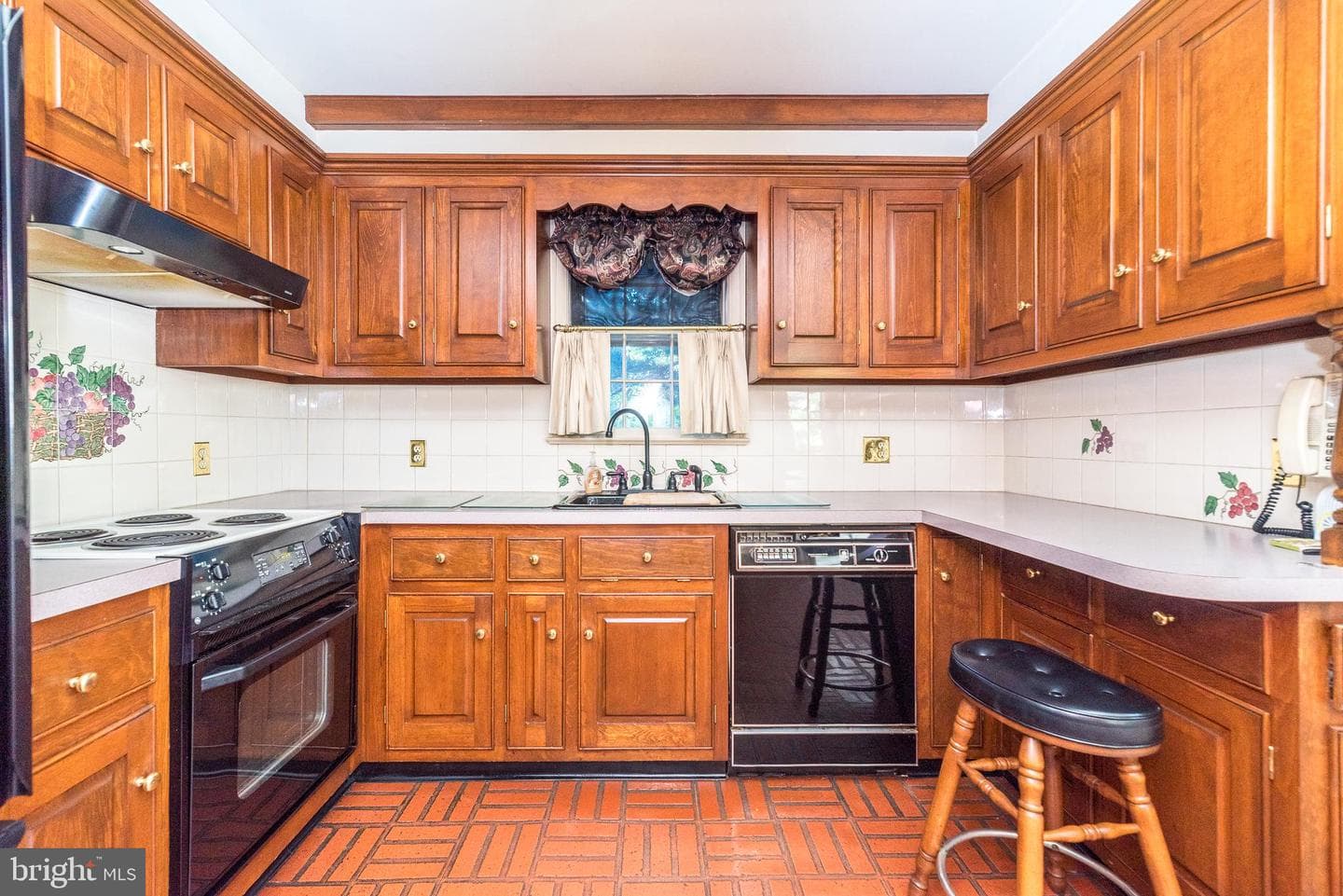 501 E Penn Street photo 22