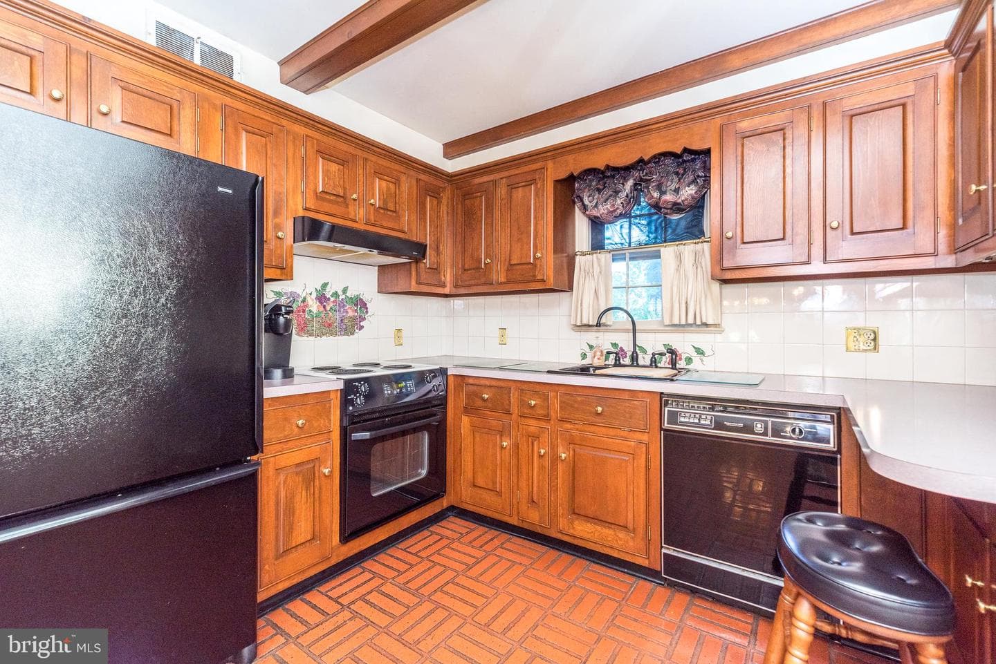 501 E Penn Street photo 23