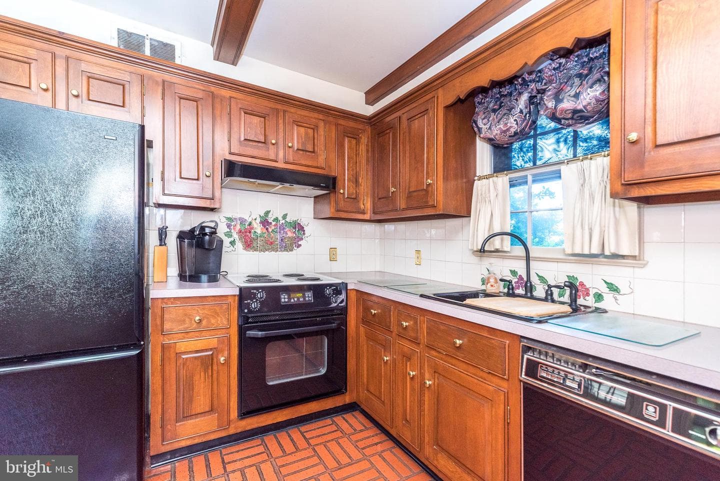 501 E Penn Street photo 24