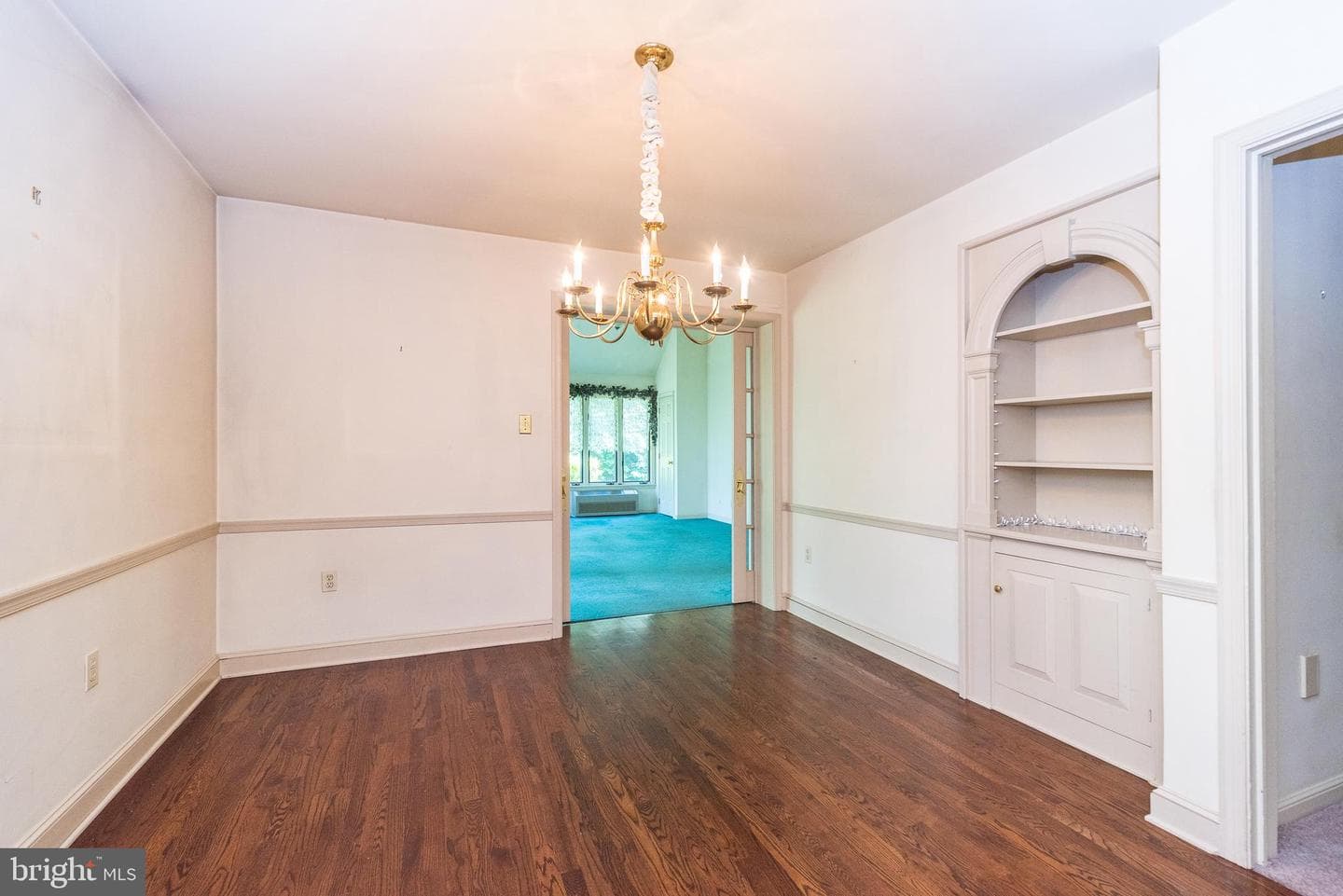 501 E Penn Street photo 28