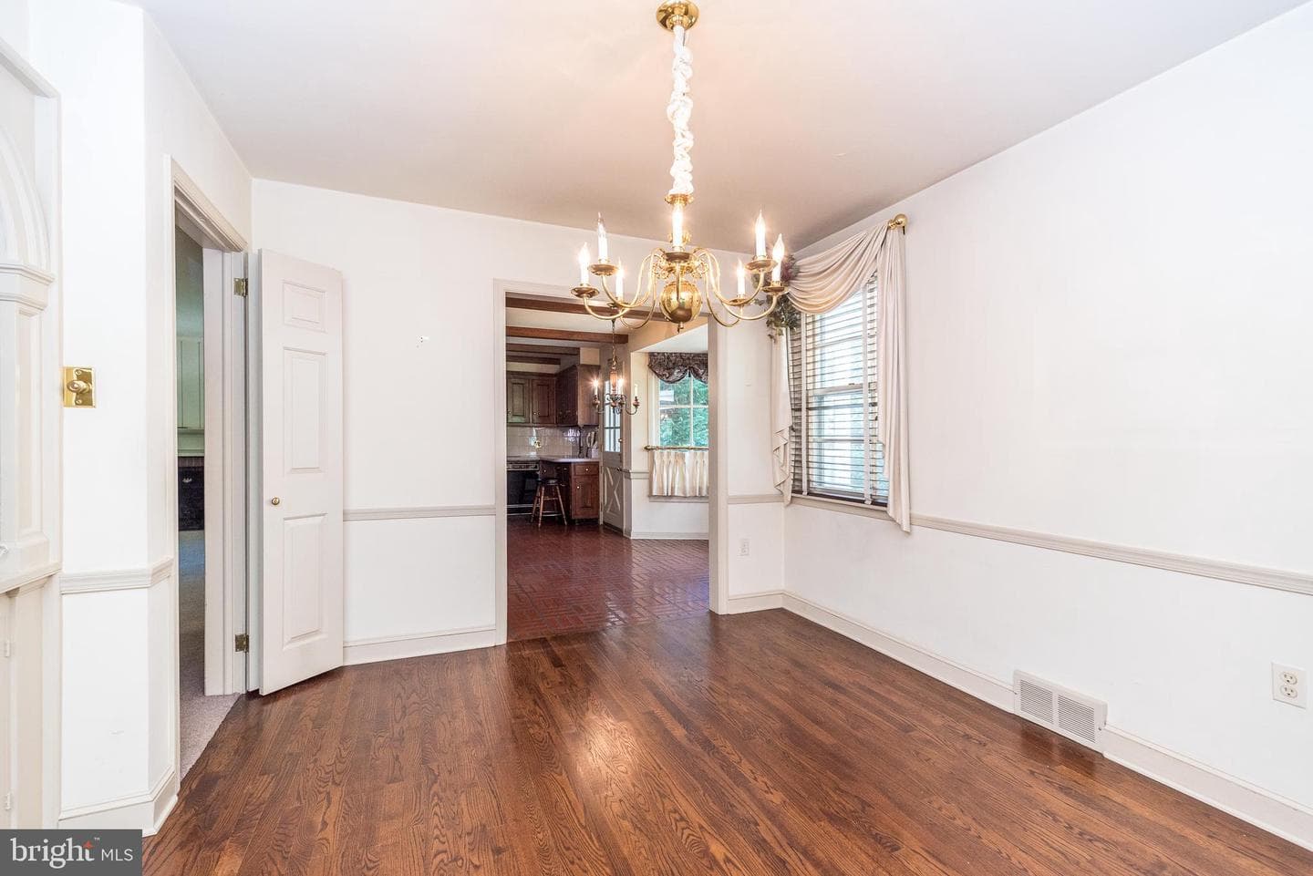 501 E Penn Street photo 29