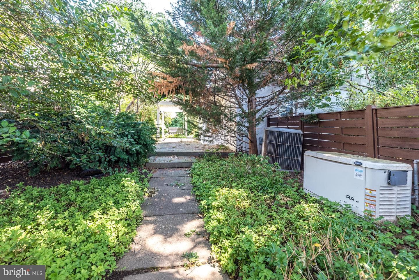 501 E Penn Street photo 57