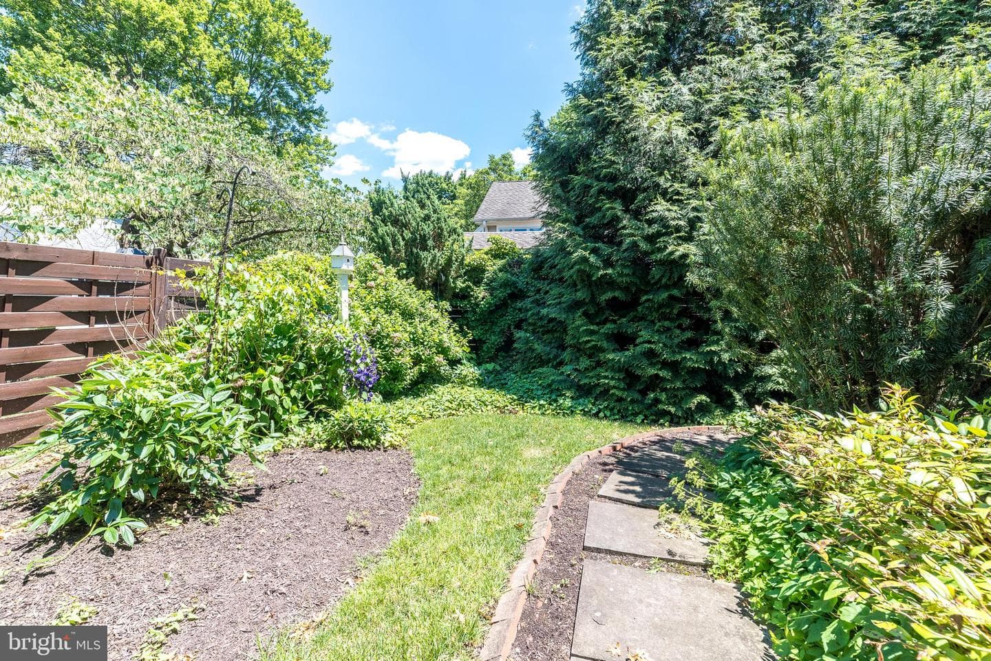 501 E Penn Street photo 65
