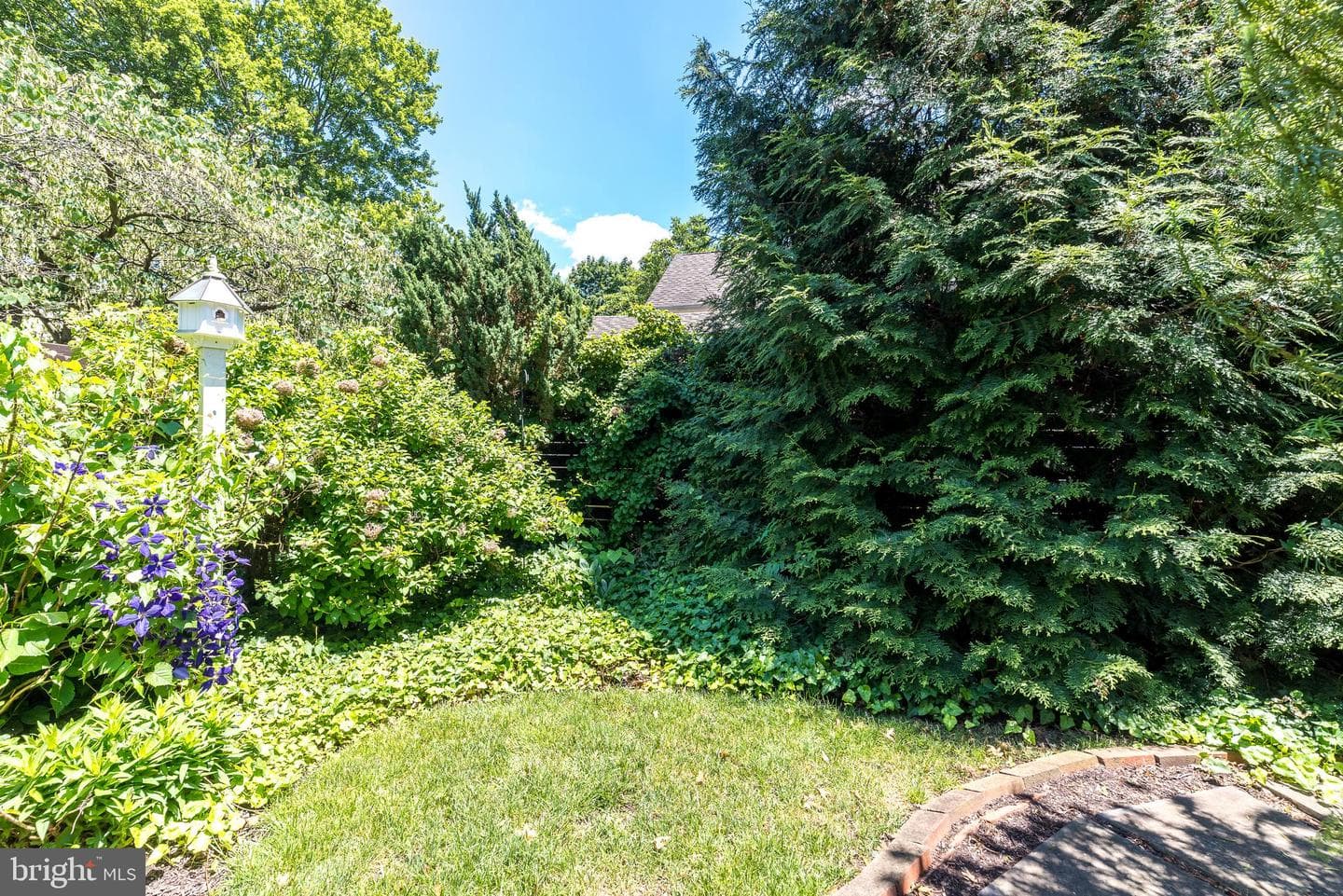 501 E Penn Street photo 68