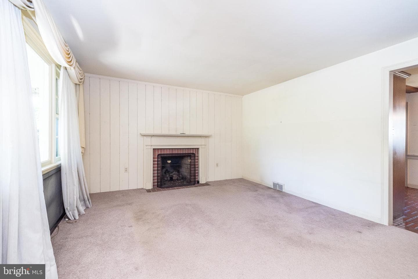 501 E Penn Street photo 8
