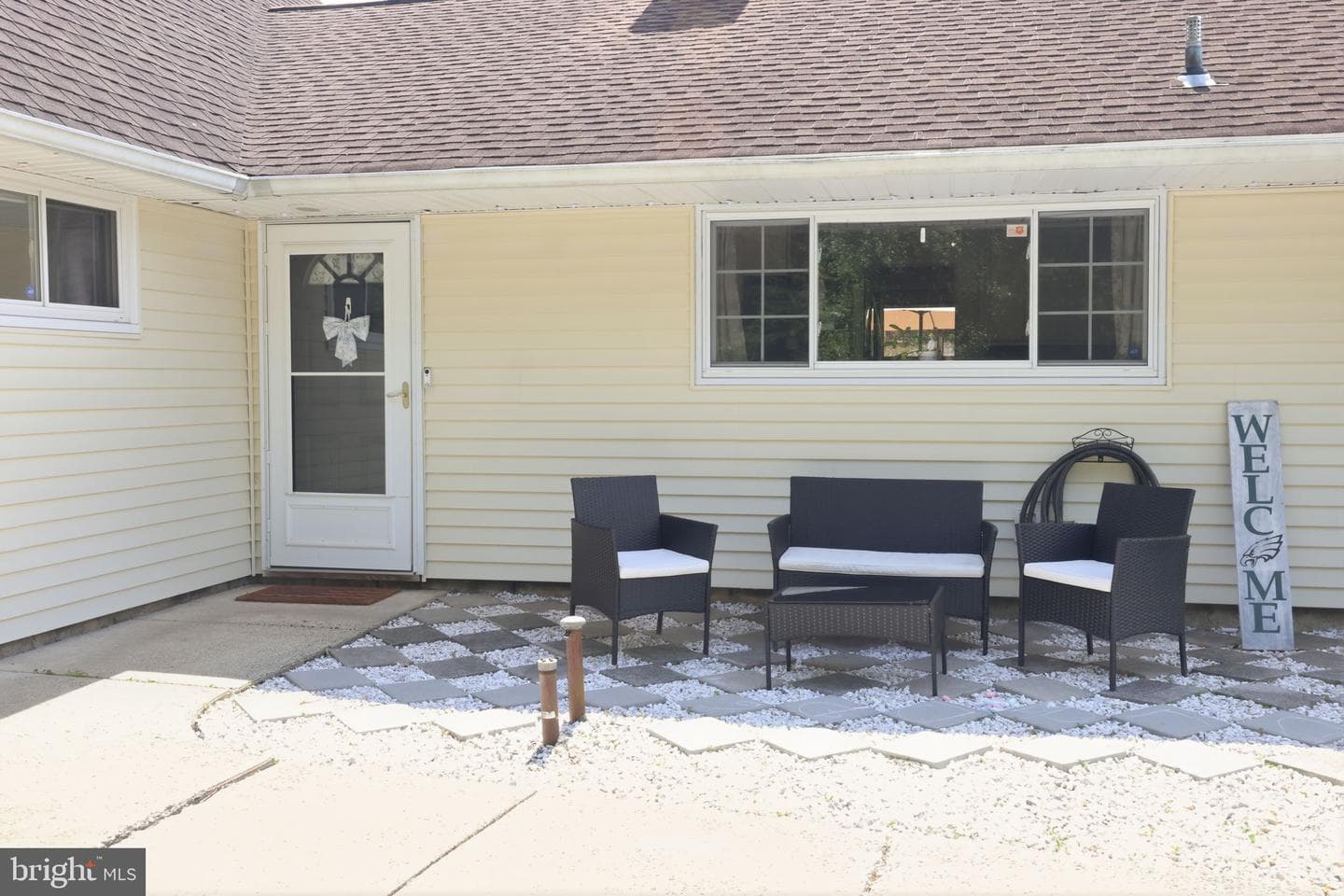 201 Snowball Drive, Levittown