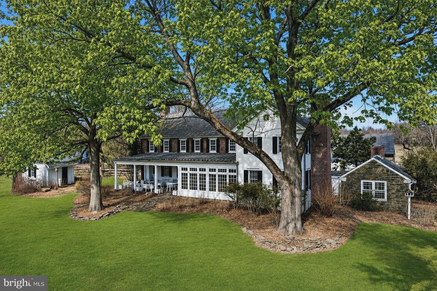 6693 Groveland Road, Pipersville