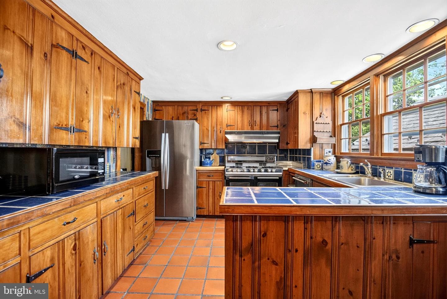 6693 Groveland Road photo 14